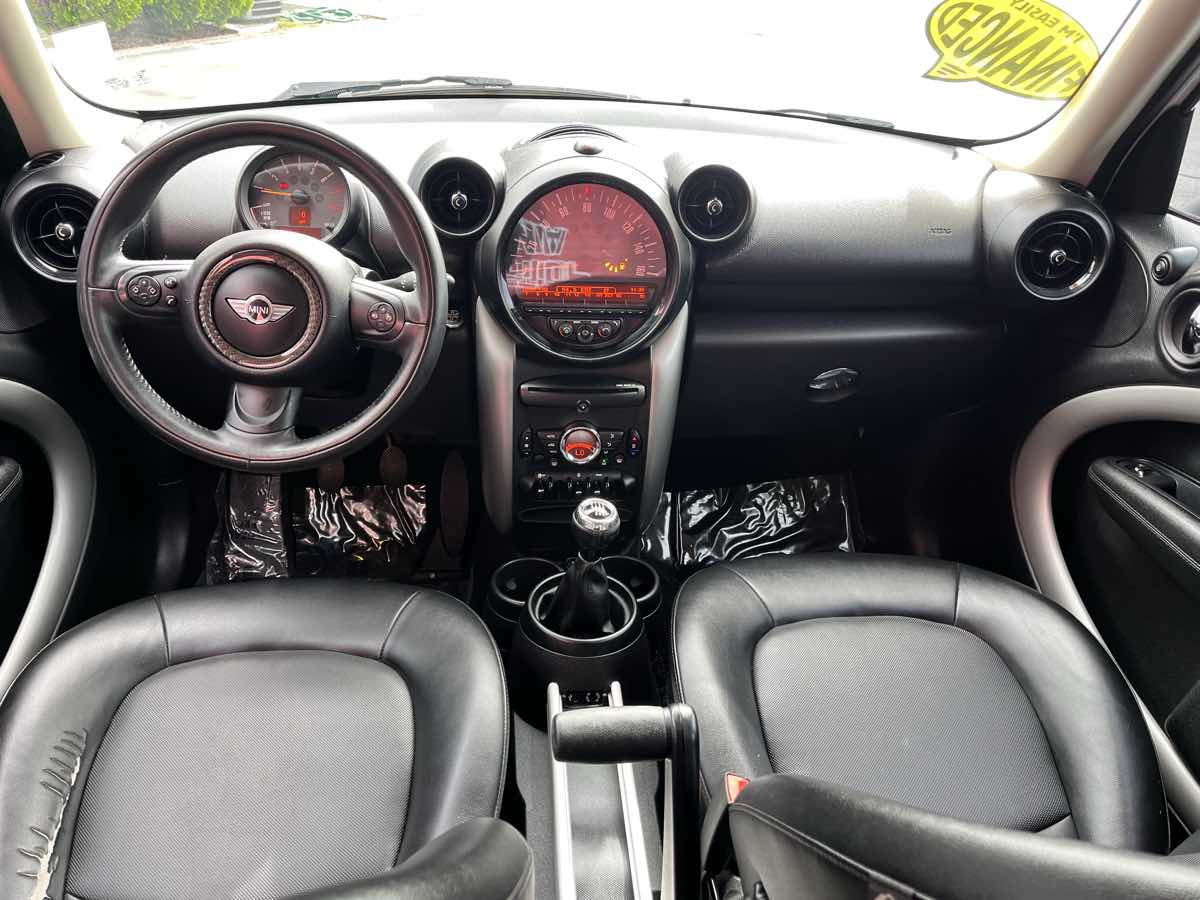 Photo 8 of this MINI Cooper Countryman