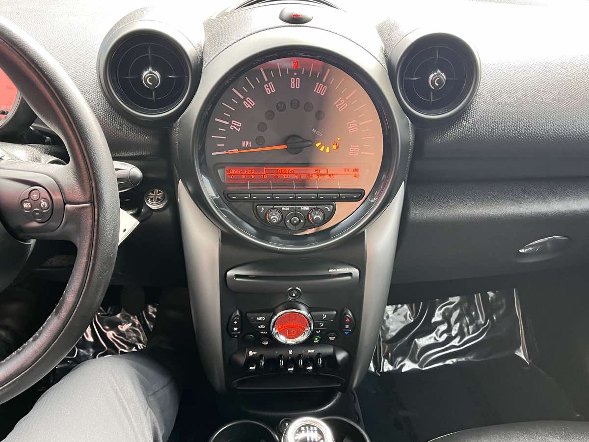 Photo 9 of this MINI Cooper Countryman