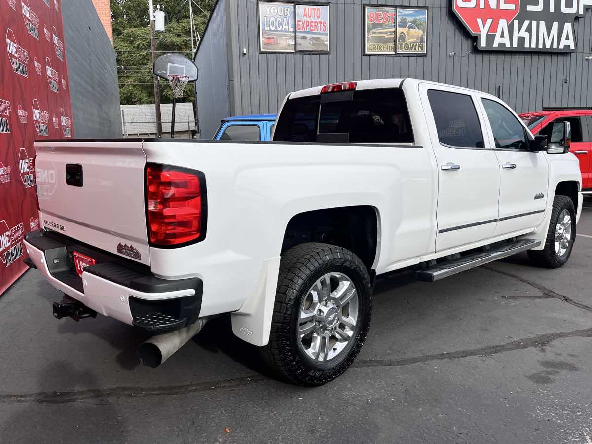 Photo 5 of this Chevrolet Silverado 2500HD