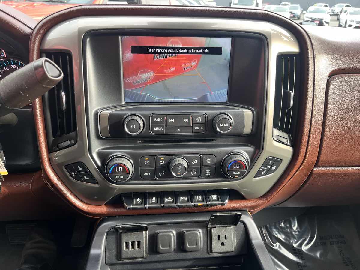 Photo 10 of this Chevrolet Silverado 2500HD