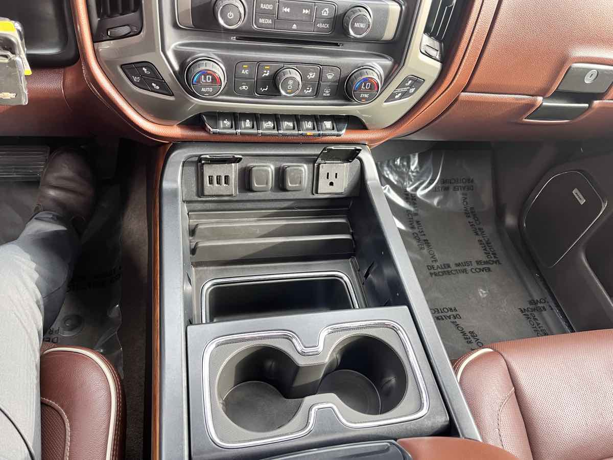 Photo 11 of this Chevrolet Silverado 2500HD