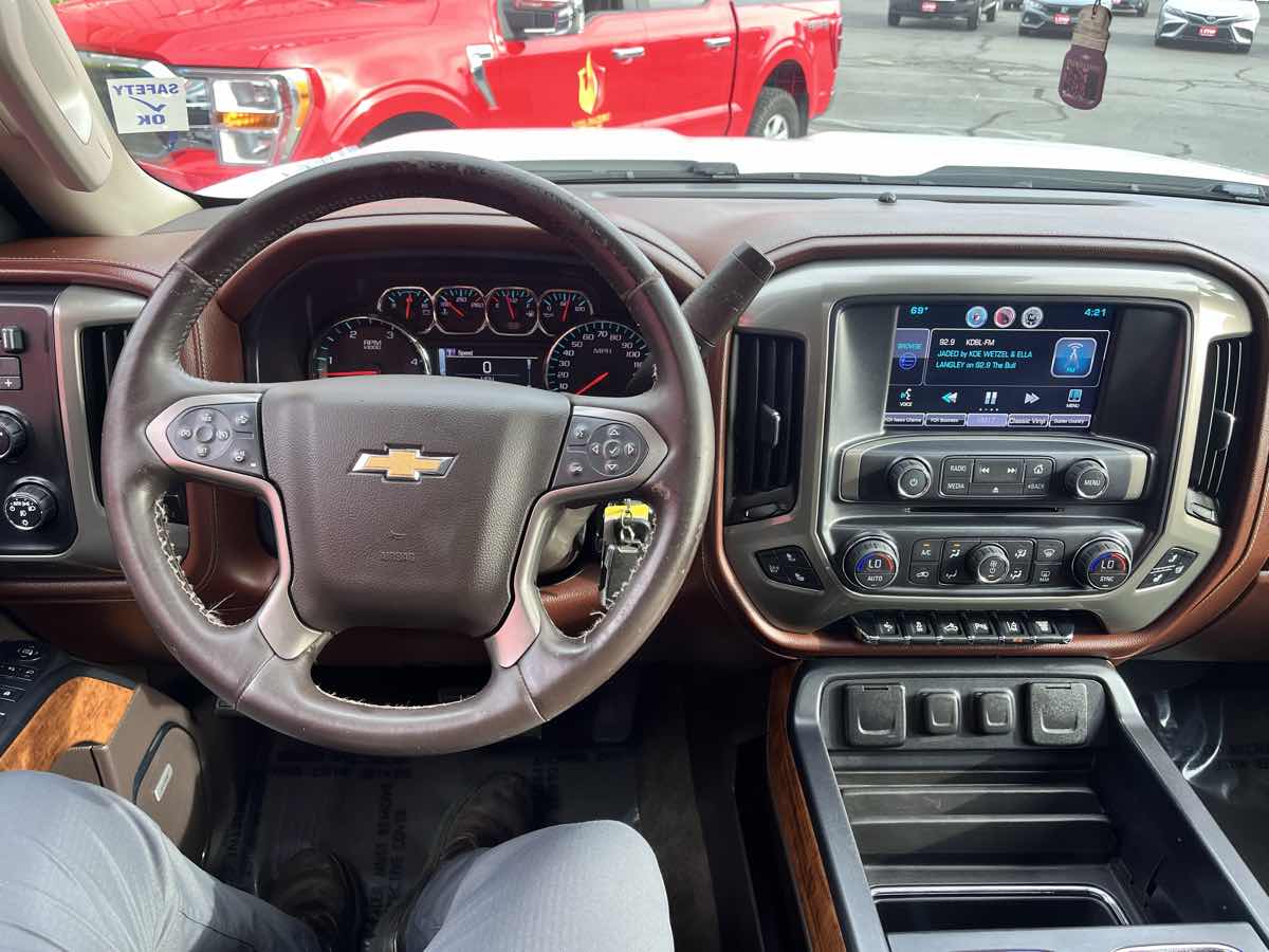 Photo 13 of this Chevrolet Silverado 2500HD