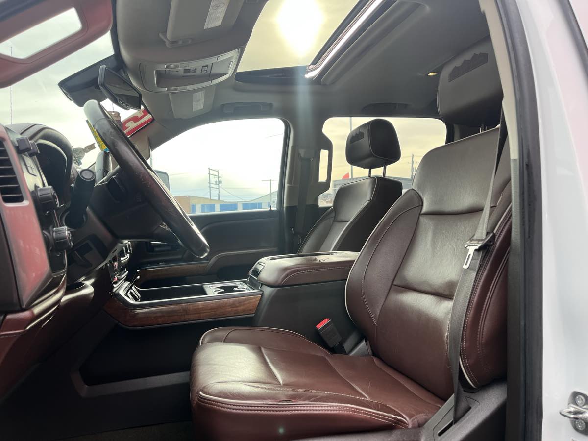 Photo 14 of this Chevrolet Silverado 2500HD