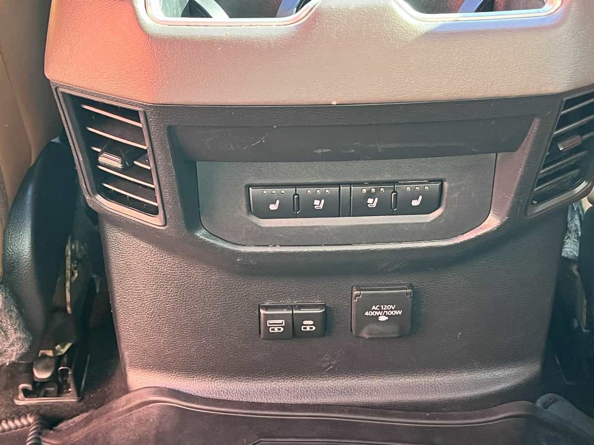 Photo 17 of this Toyota Tundra 4WD