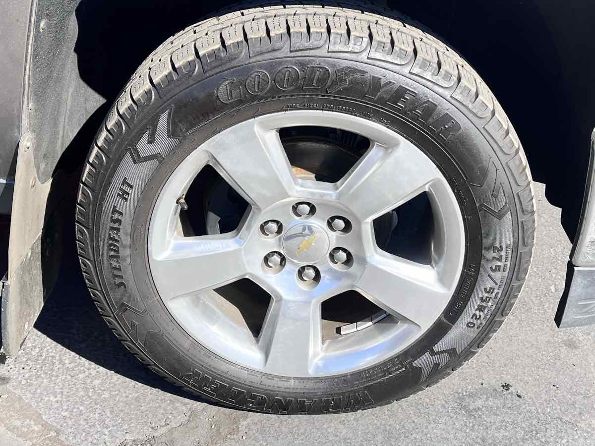 Photo 8 of this Chevrolet Silverado 1500