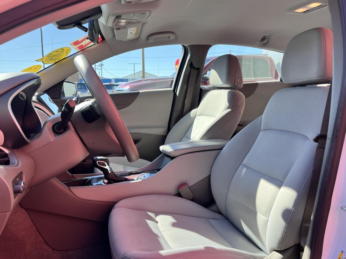 Photo 11 of this Chevrolet Malibu