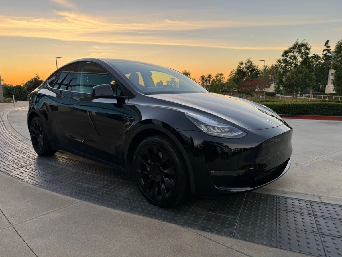 2022 Tesla Model Y Long Range photo 2