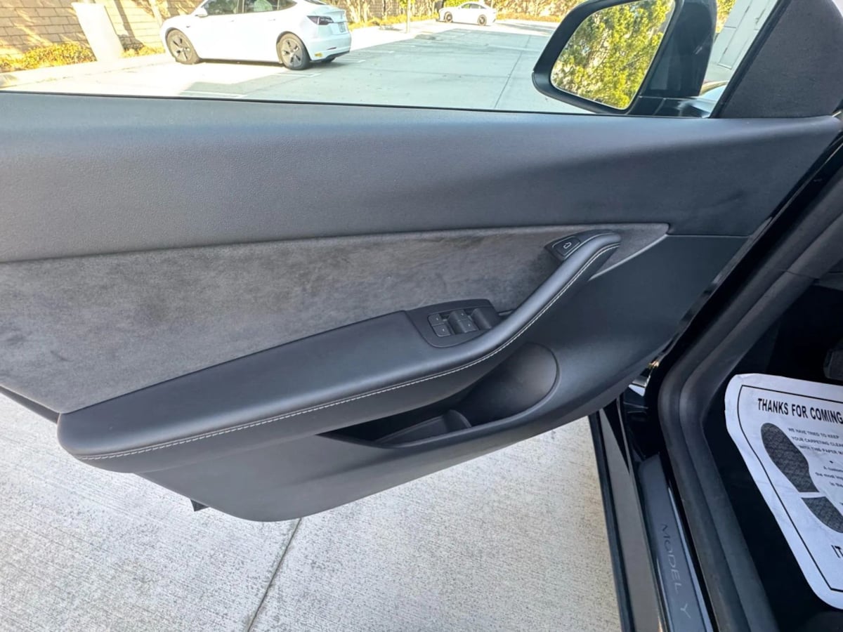 2022 Tesla Model Y Long Range photo 21