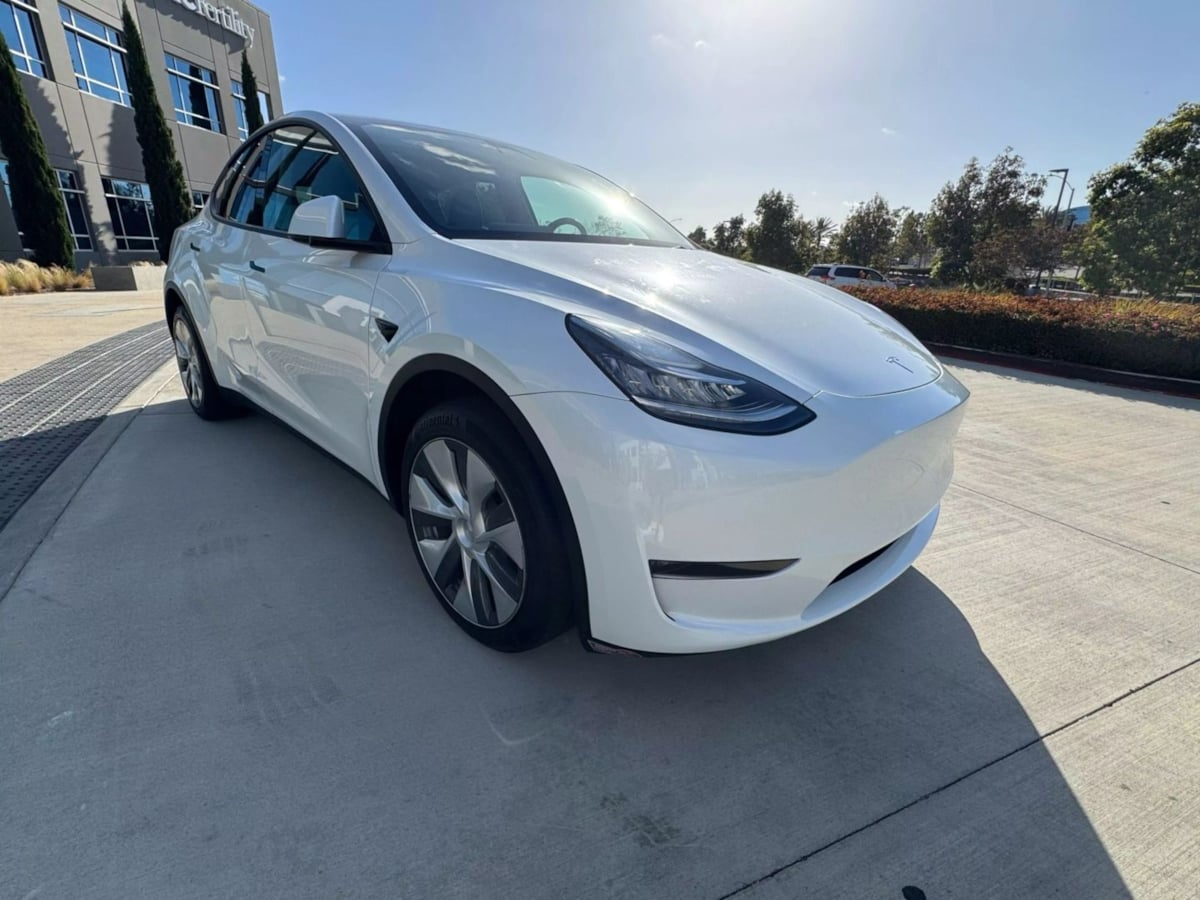2023 Tesla Model Y Long Range photo 3