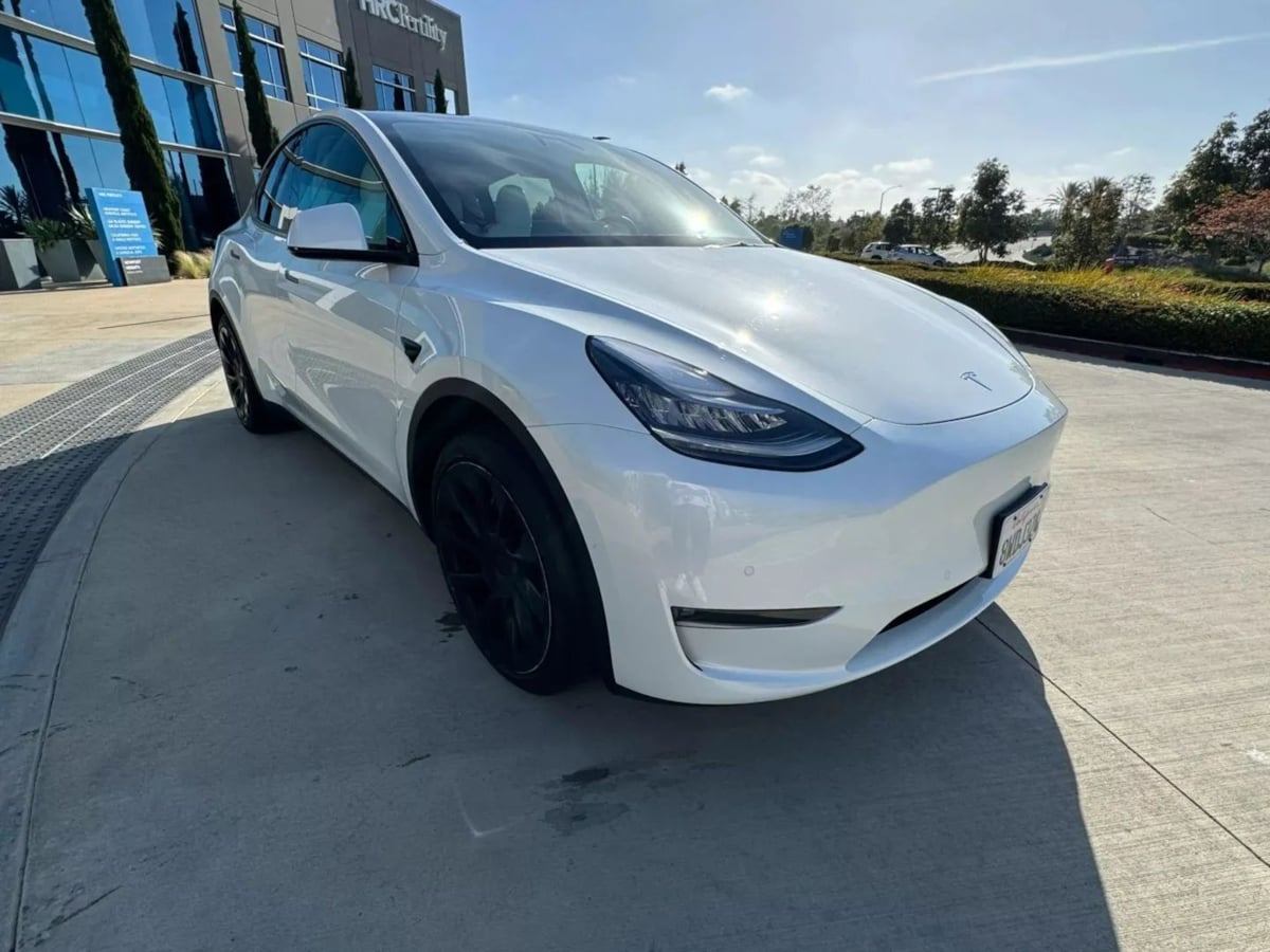 2022 Tesla Model Y Long Range photo 3