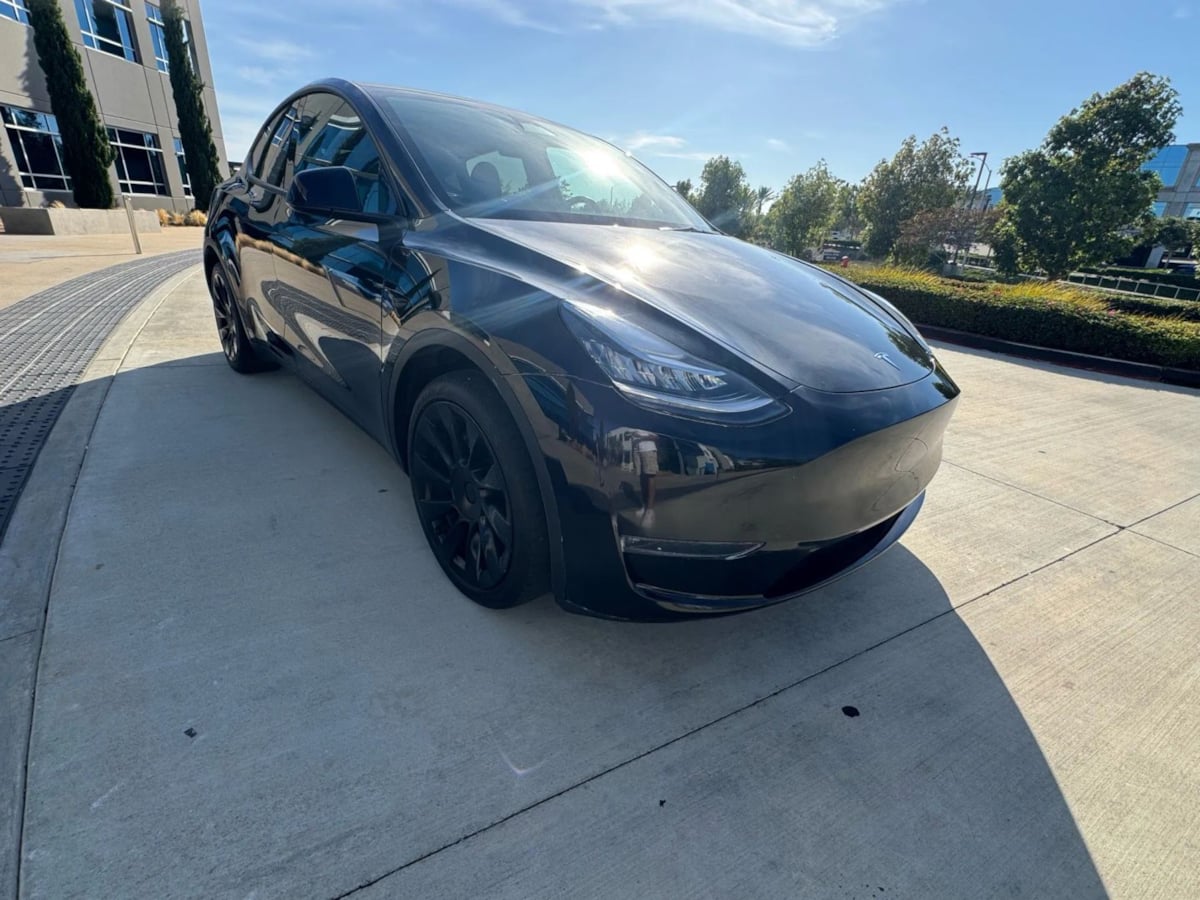 2023 Tesla Model Y Long Range photo 3