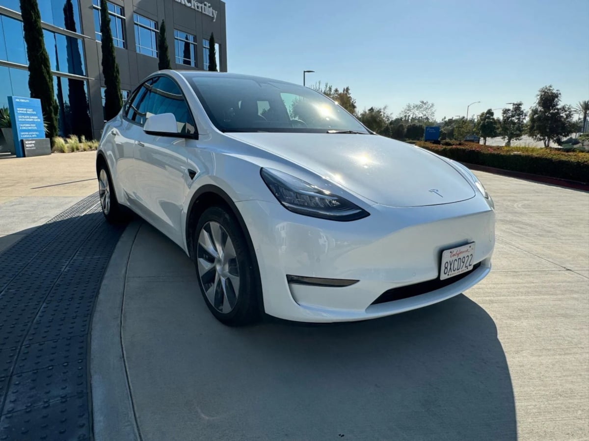 2022 Tesla Model Y Long Range photo 3