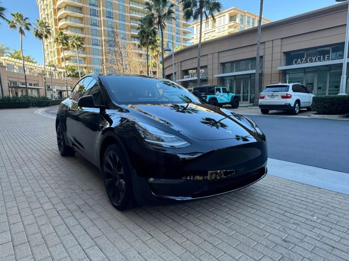 2022 Tesla Model Y Long Range photo 2