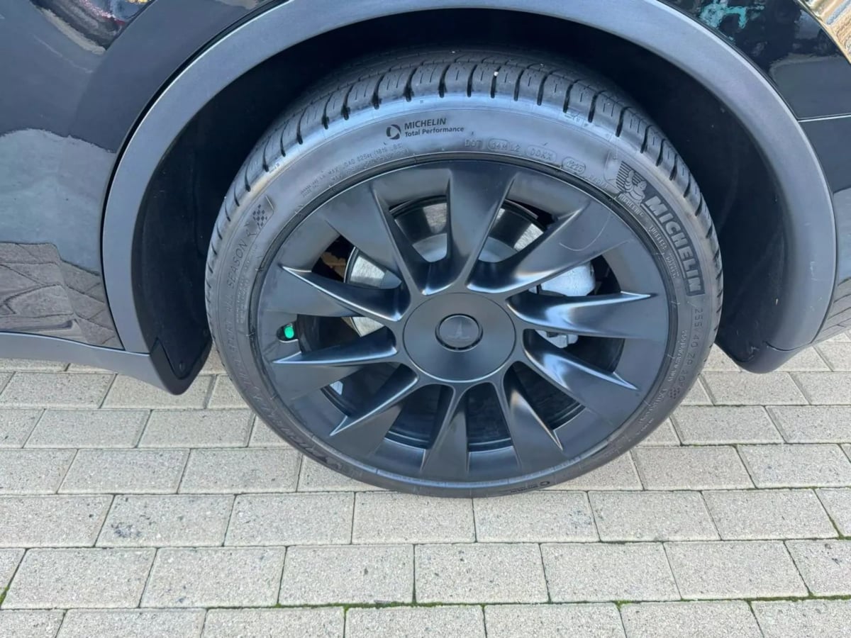 2022 Tesla Model Y Long Range photo 19