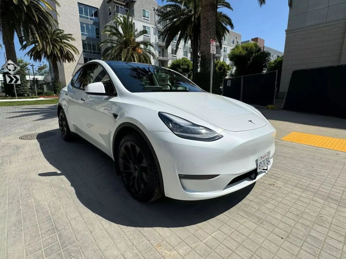 2022 Tesla Model Y Long Range photo 2