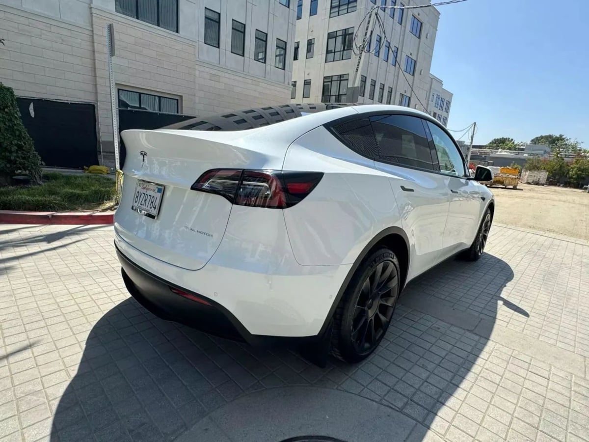2022 Tesla Model Y Long Range photo 9