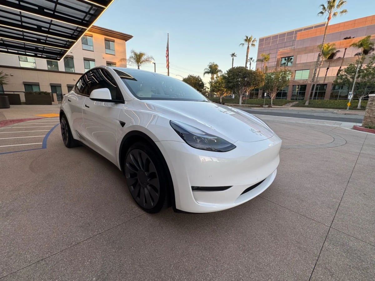 2022 Tesla Model Y Performance photo 3