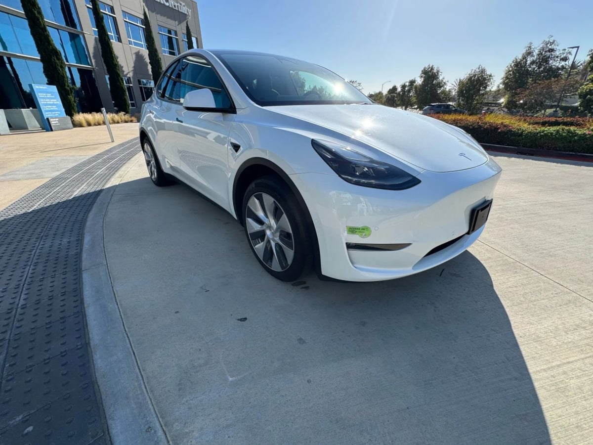 2022 Tesla Model Y Long Range photo 3