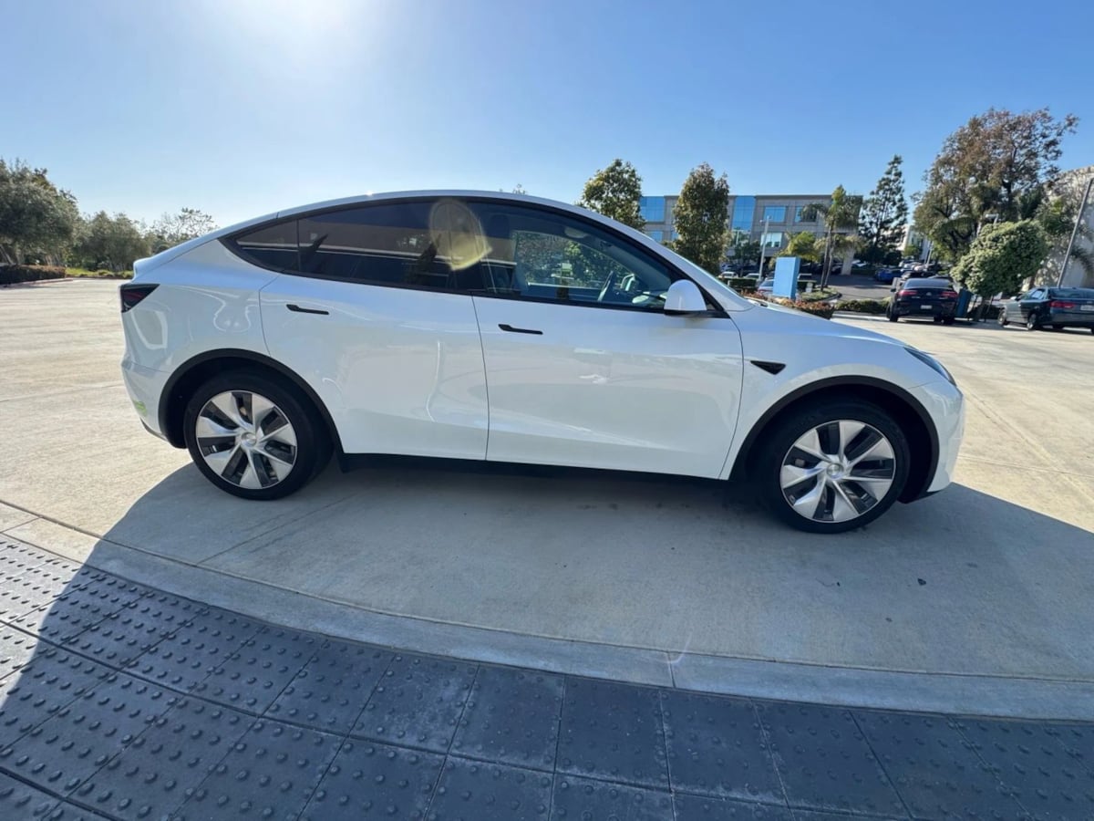 2022 Tesla Model Y Long Range photo 4