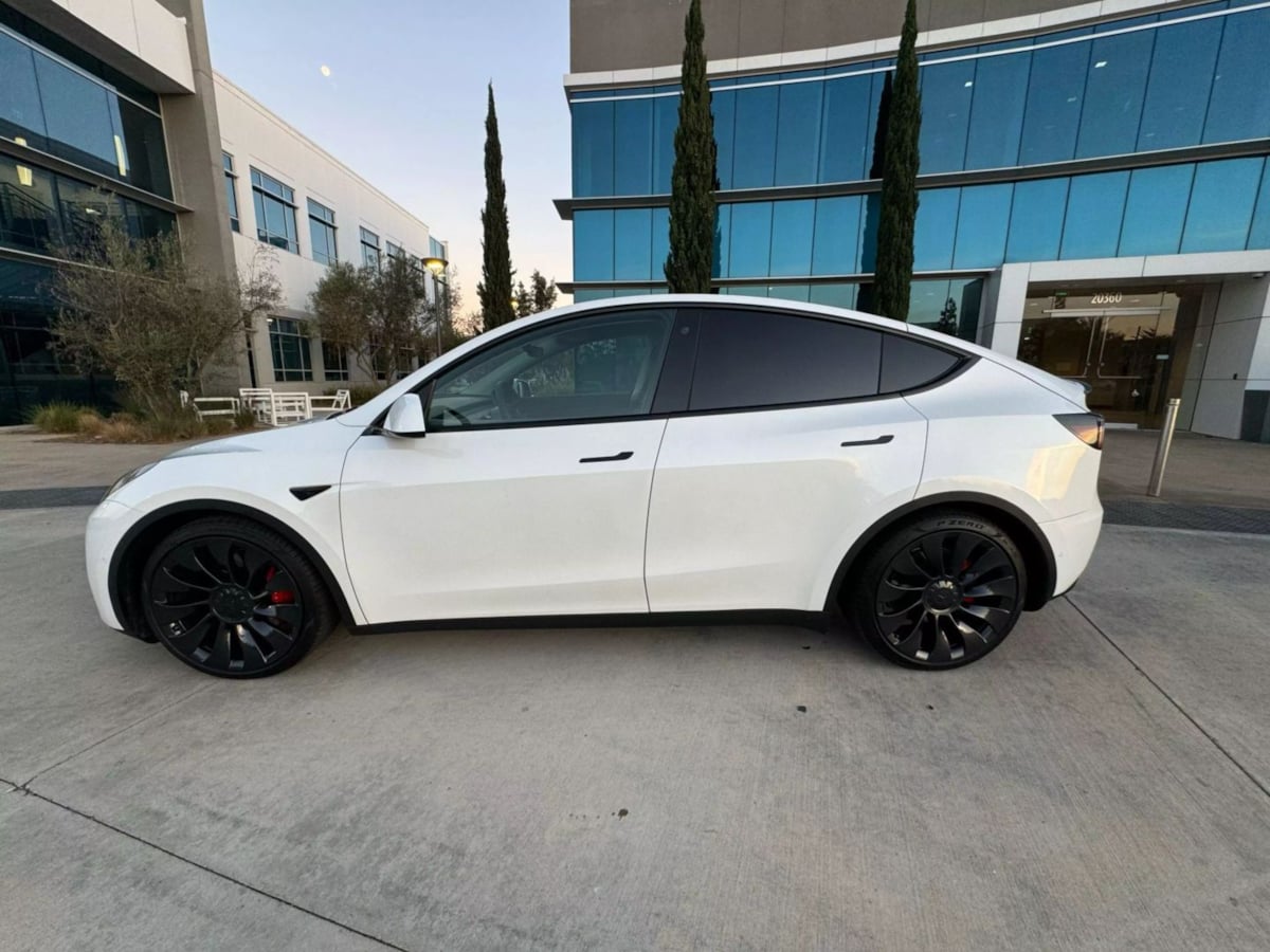2022 Tesla Model Y Performance photo 9