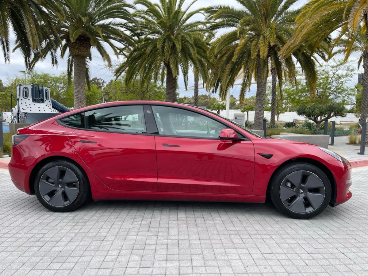 2023 Tesla Model 3 Long Range photo 9