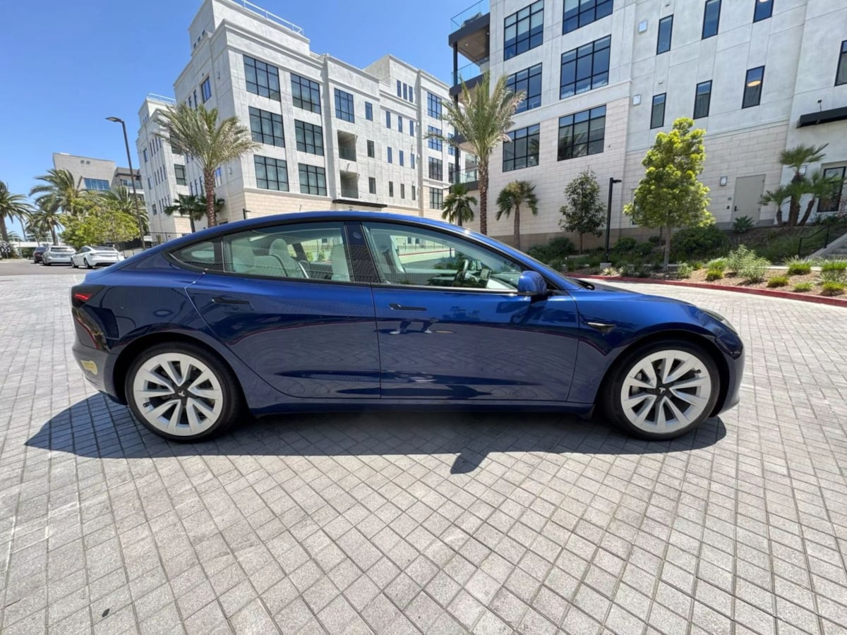 2022 Tesla Model 3 Long Range photo 7