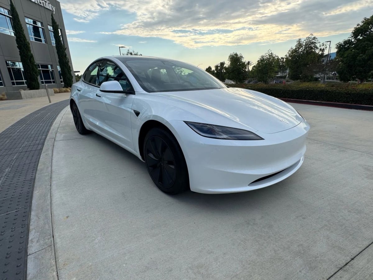 2024 Tesla Model 3 Long Range photo 3