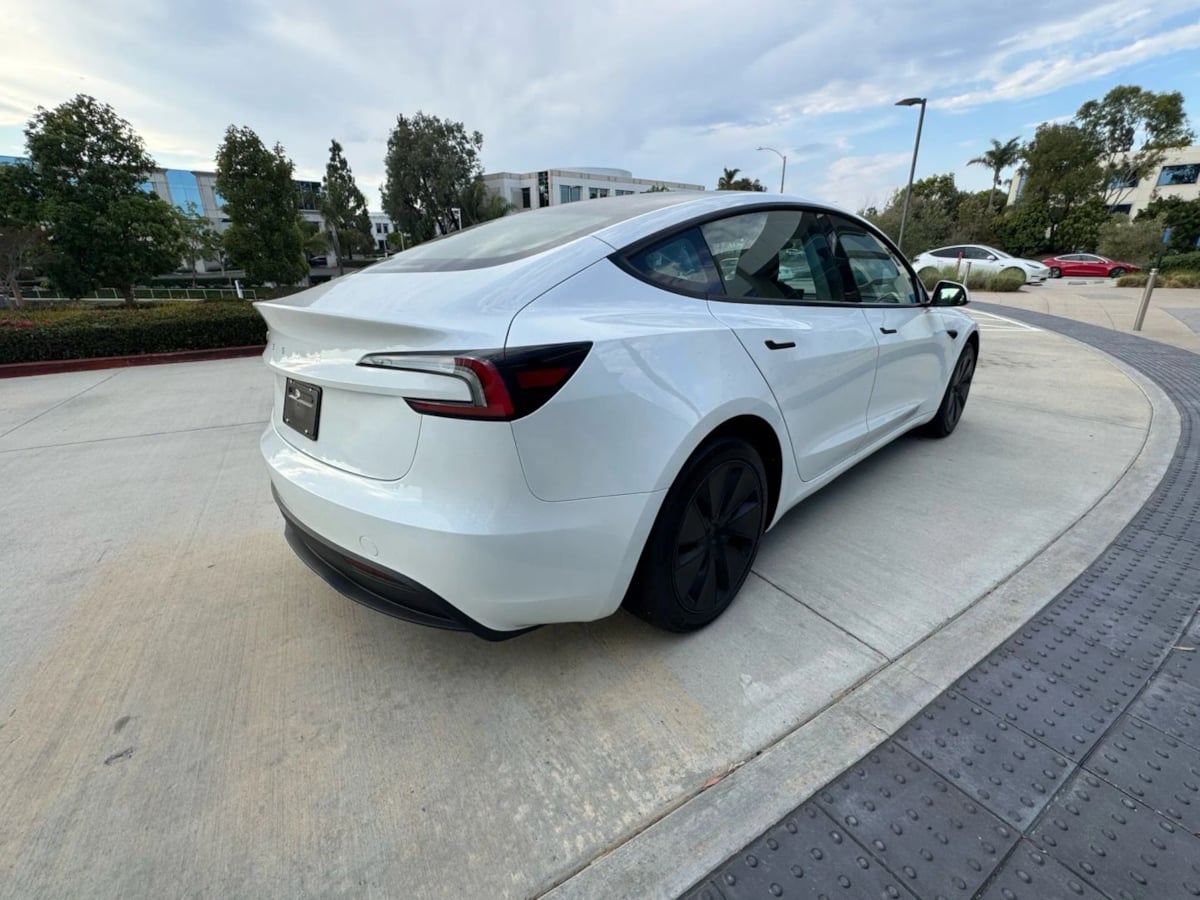2024 Tesla Model 3 Long Range photo 4