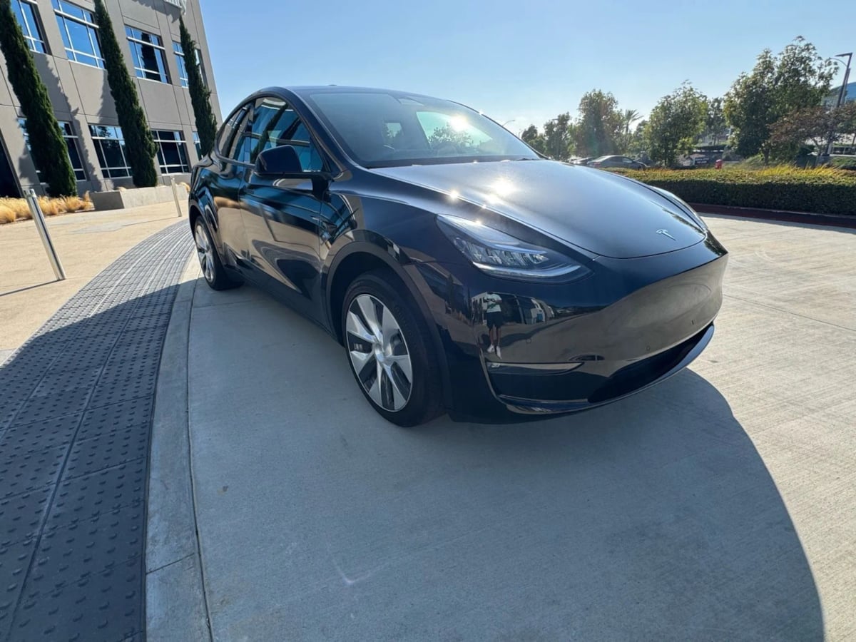 2022 Tesla Model Y Long Range photo 3