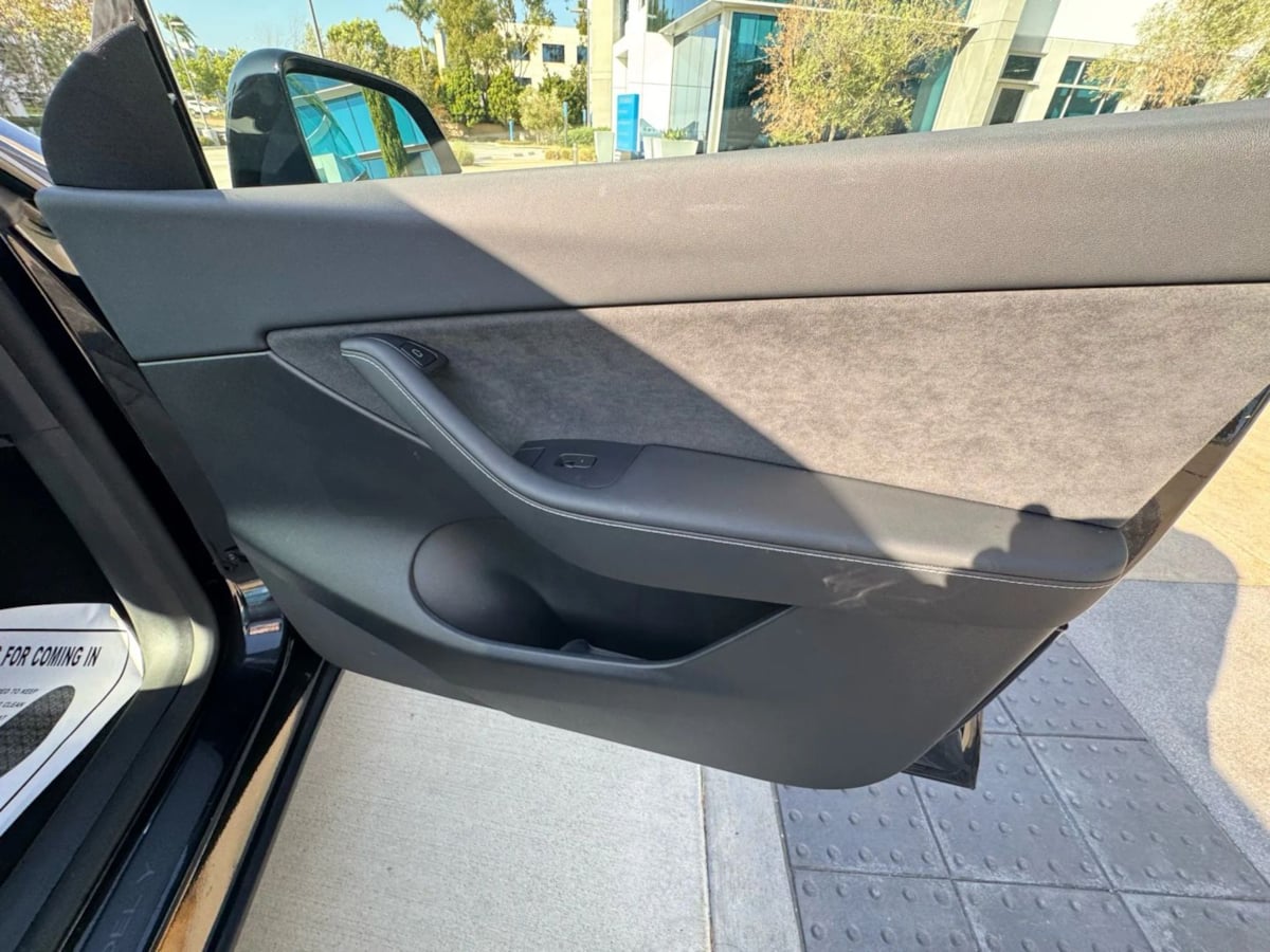 2022 Tesla Model Y Long Range photo 25