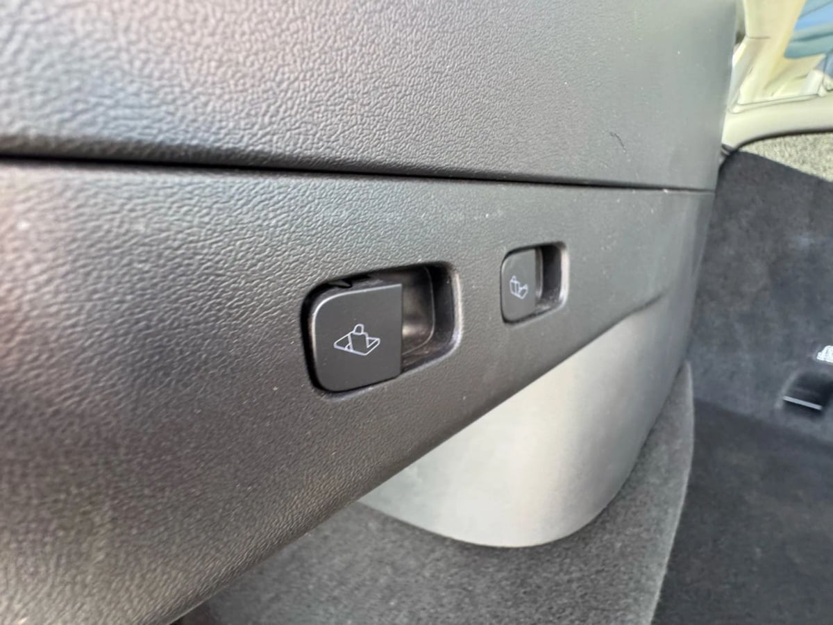 2022 Tesla Model Y Long Range photo 30