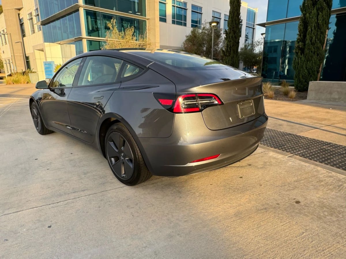 2023 Tesla Model 3 photo 3
