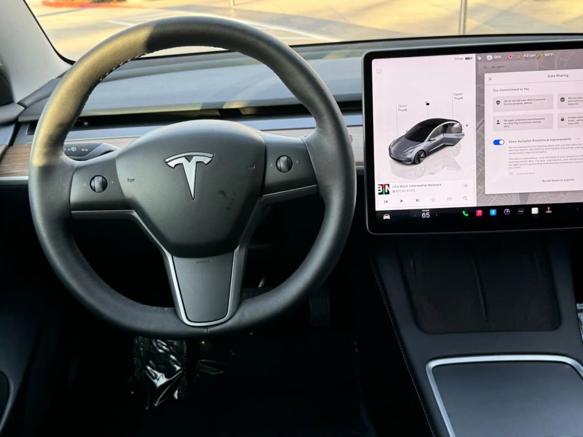 2023 Tesla Model 3 photo 15