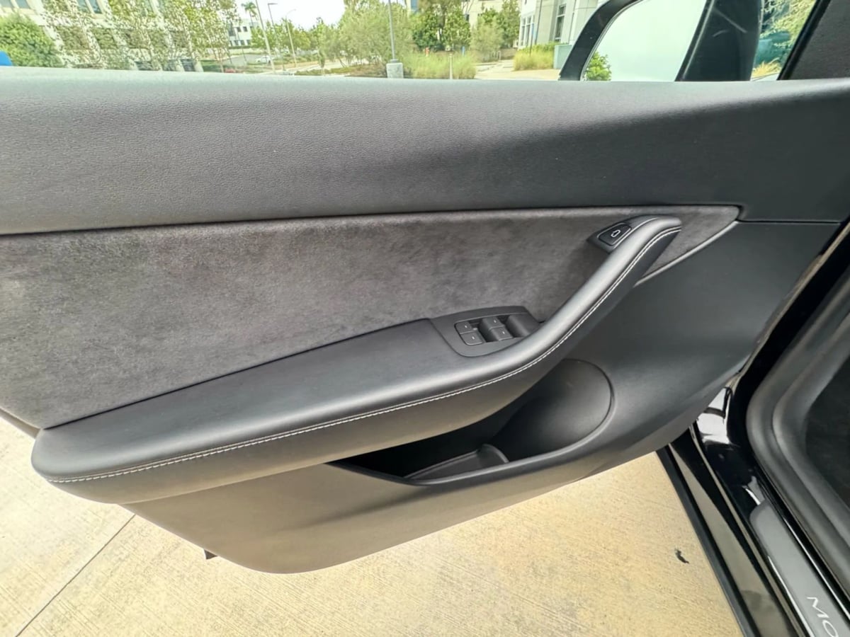 2022 Tesla Model Y Long Range photo 11