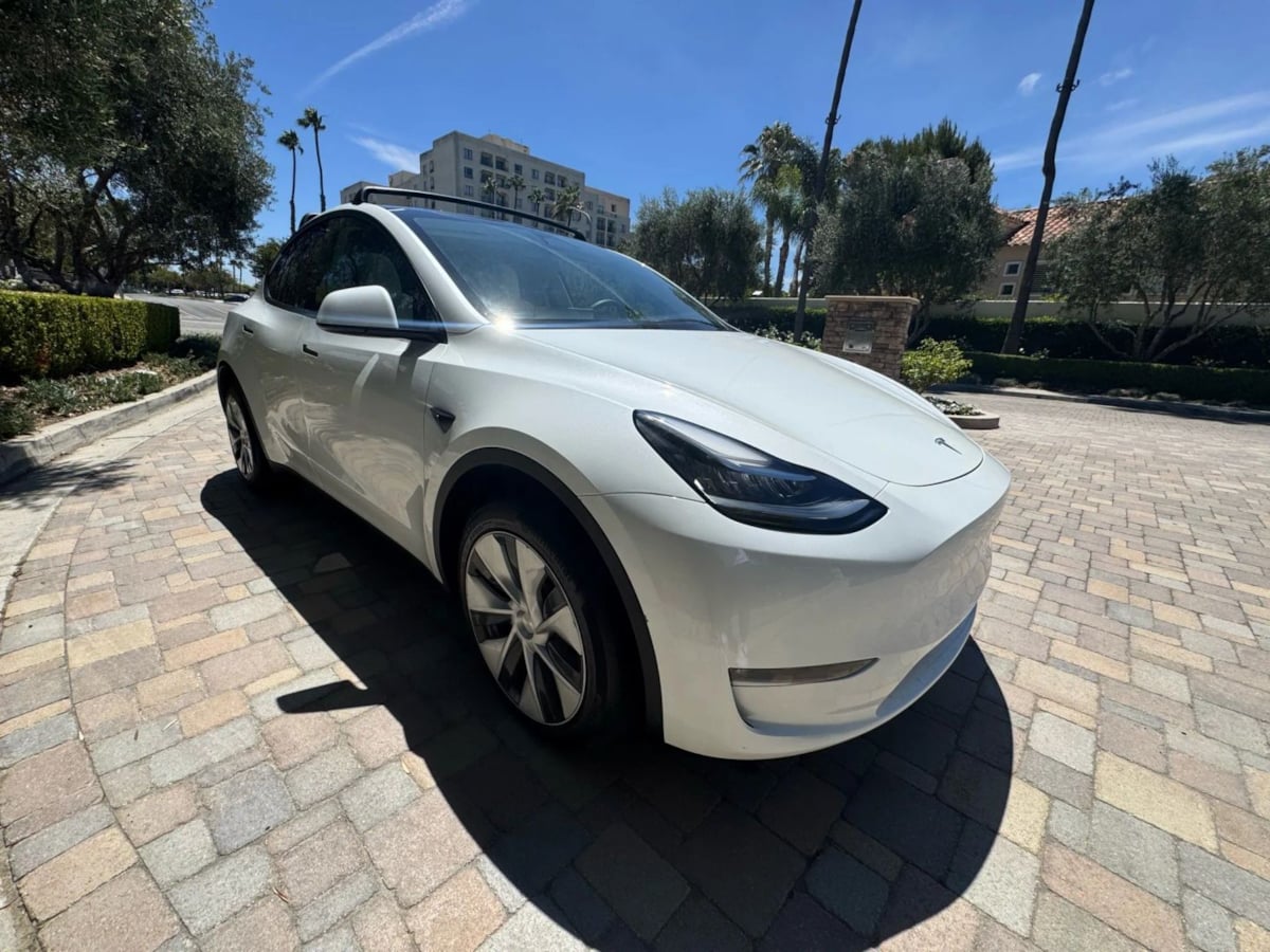 2023 Tesla Model Y Long Range photo 3