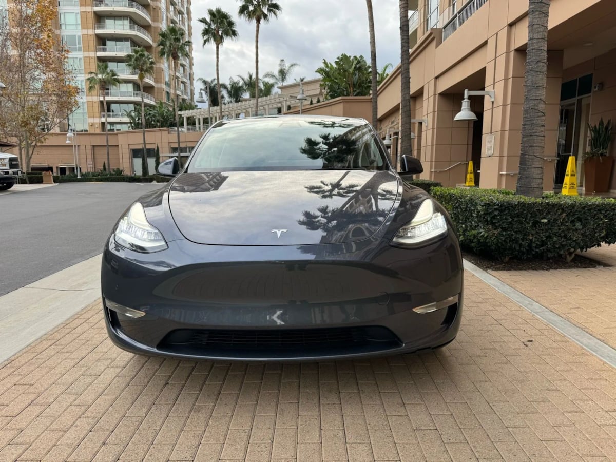 2023 Tesla Model Y Long Range photo 2