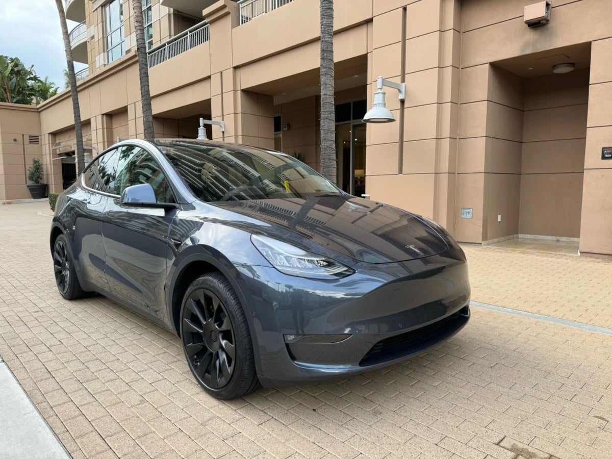 2023 Tesla Model Y Long Range photo 3
