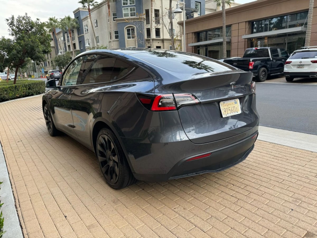 2023 Tesla Model Y Long Range photo 4