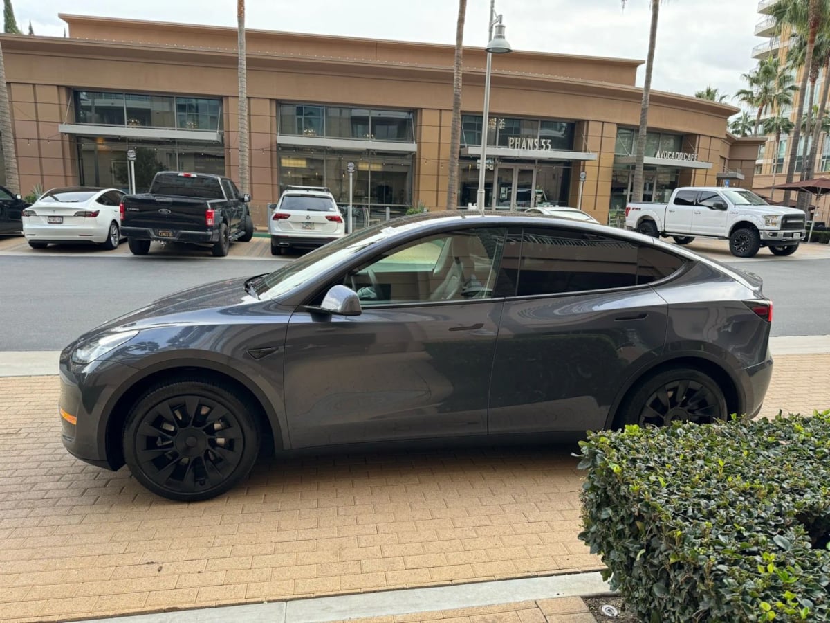 2023 Tesla Model Y Long Range photo 8