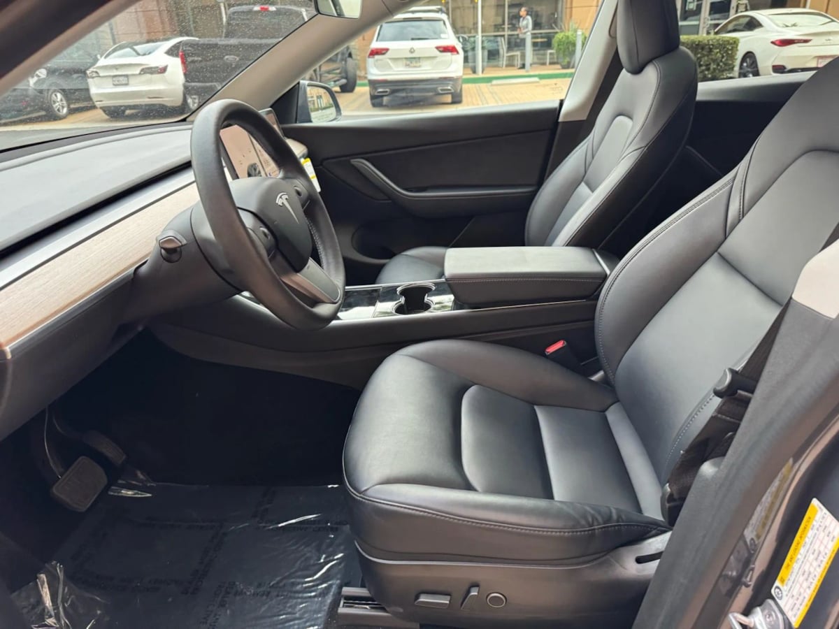 2023 Tesla Model Y Long Range photo 10