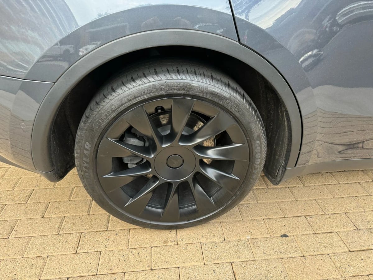 2023 Tesla Model Y Long Range photo 26