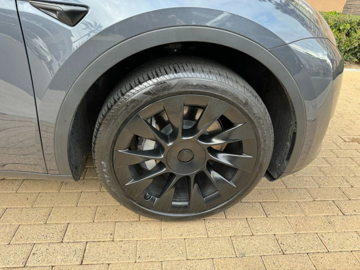 2023 Tesla Model Y Long Range photo 27