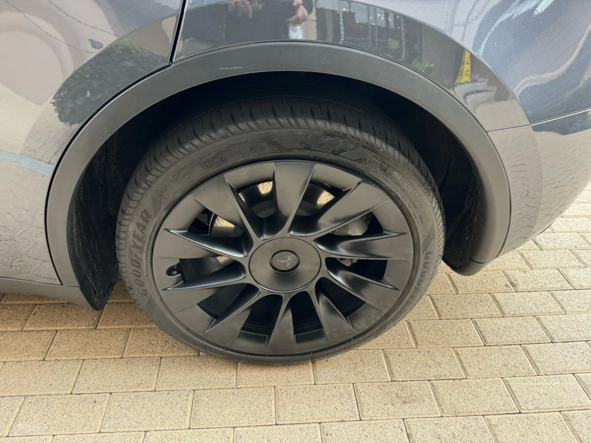 2023 Tesla Model Y Long Range photo 28