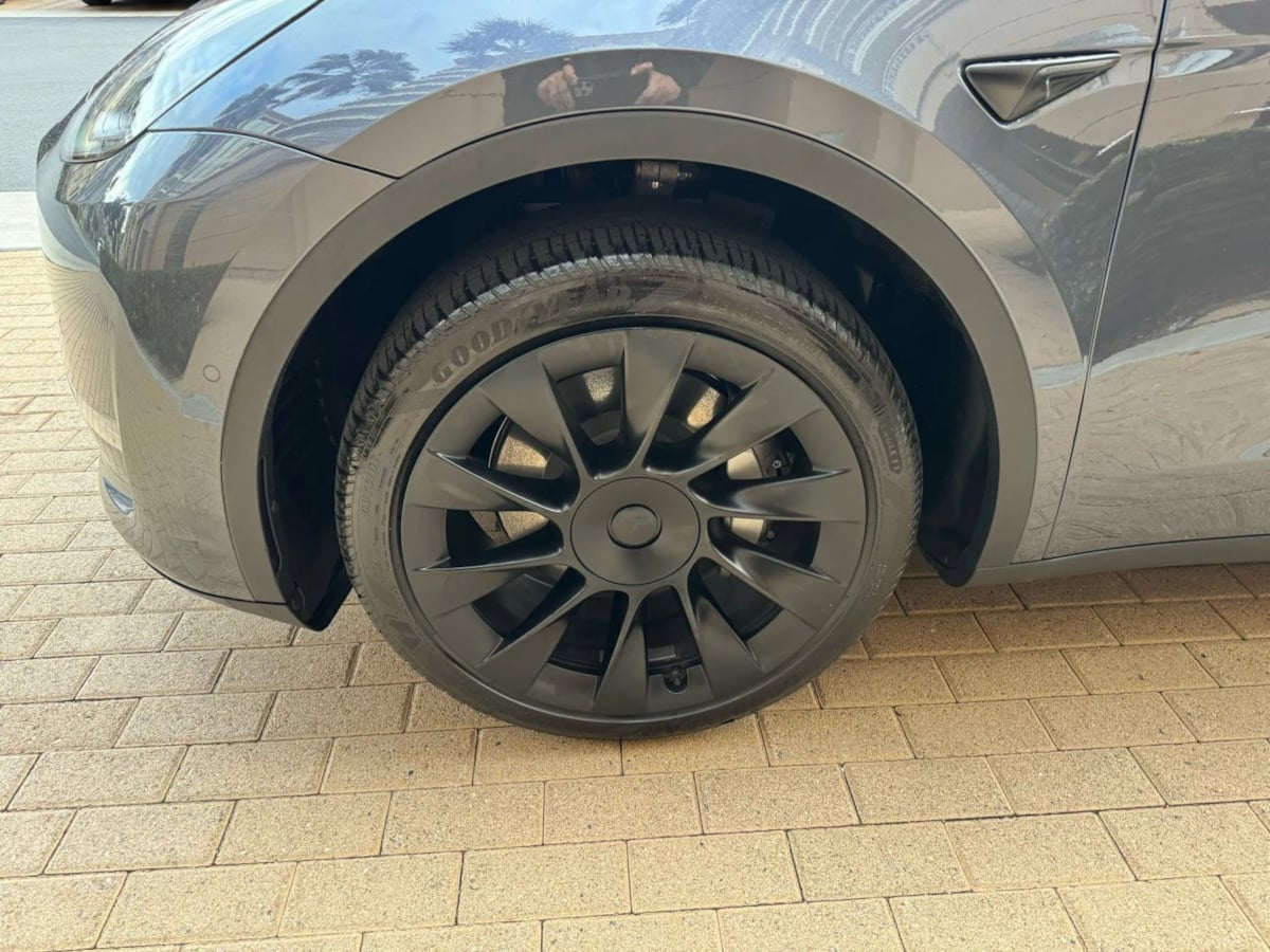 2023 Tesla Model Y Long Range photo 29