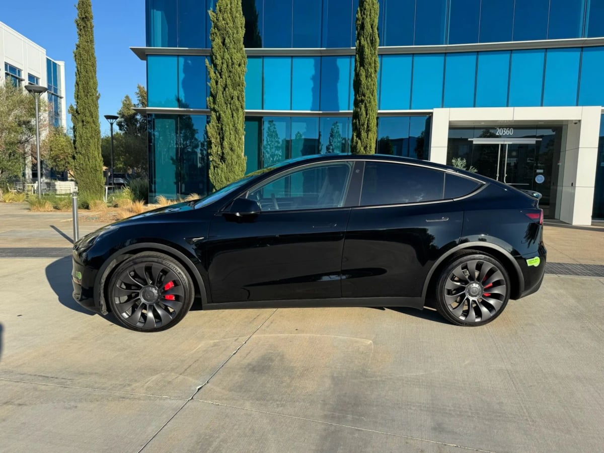 2023 Tesla Model Y Performance photo 9
