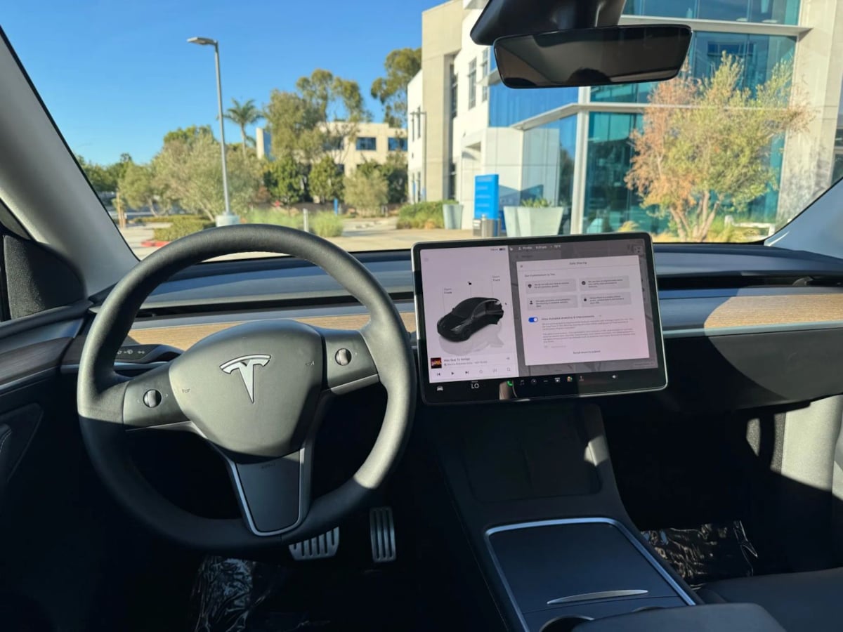 2023 Tesla Model Y Performance photo 23