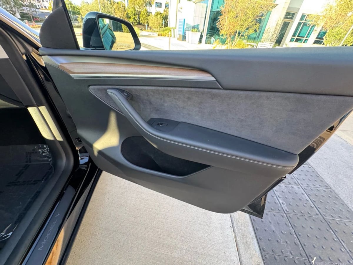 2023 Tesla Model Y Performance photo 27