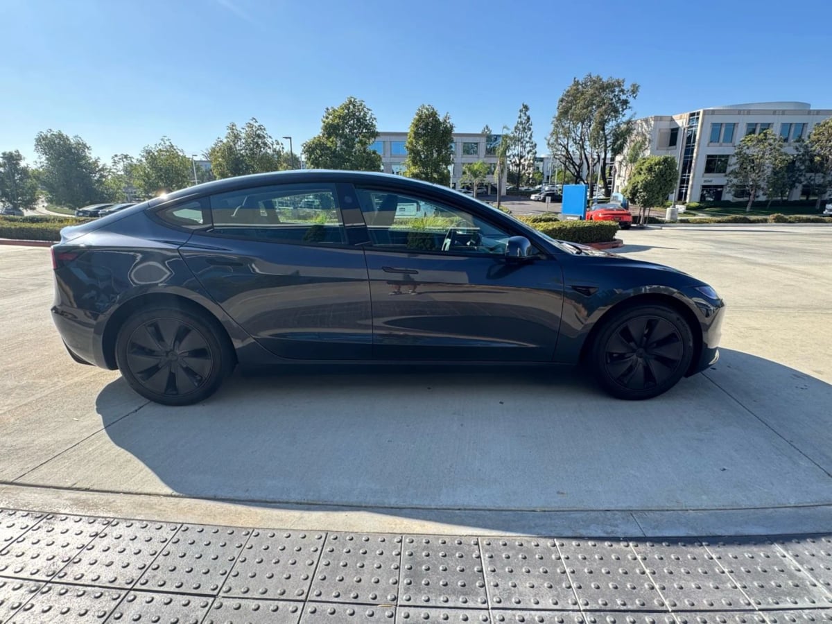 2024 Tesla Model 3 Long Range photo 7