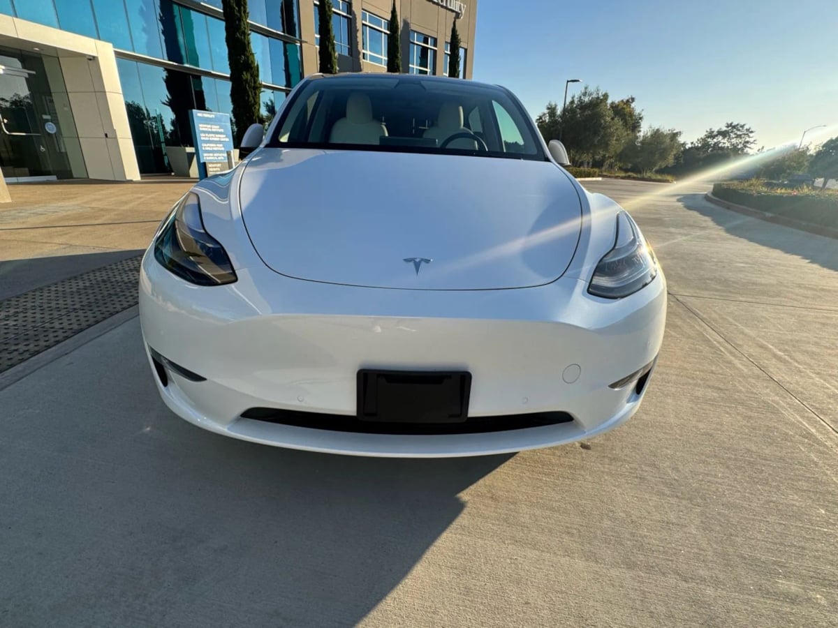 2022 Tesla Model Y Long Range photo 2