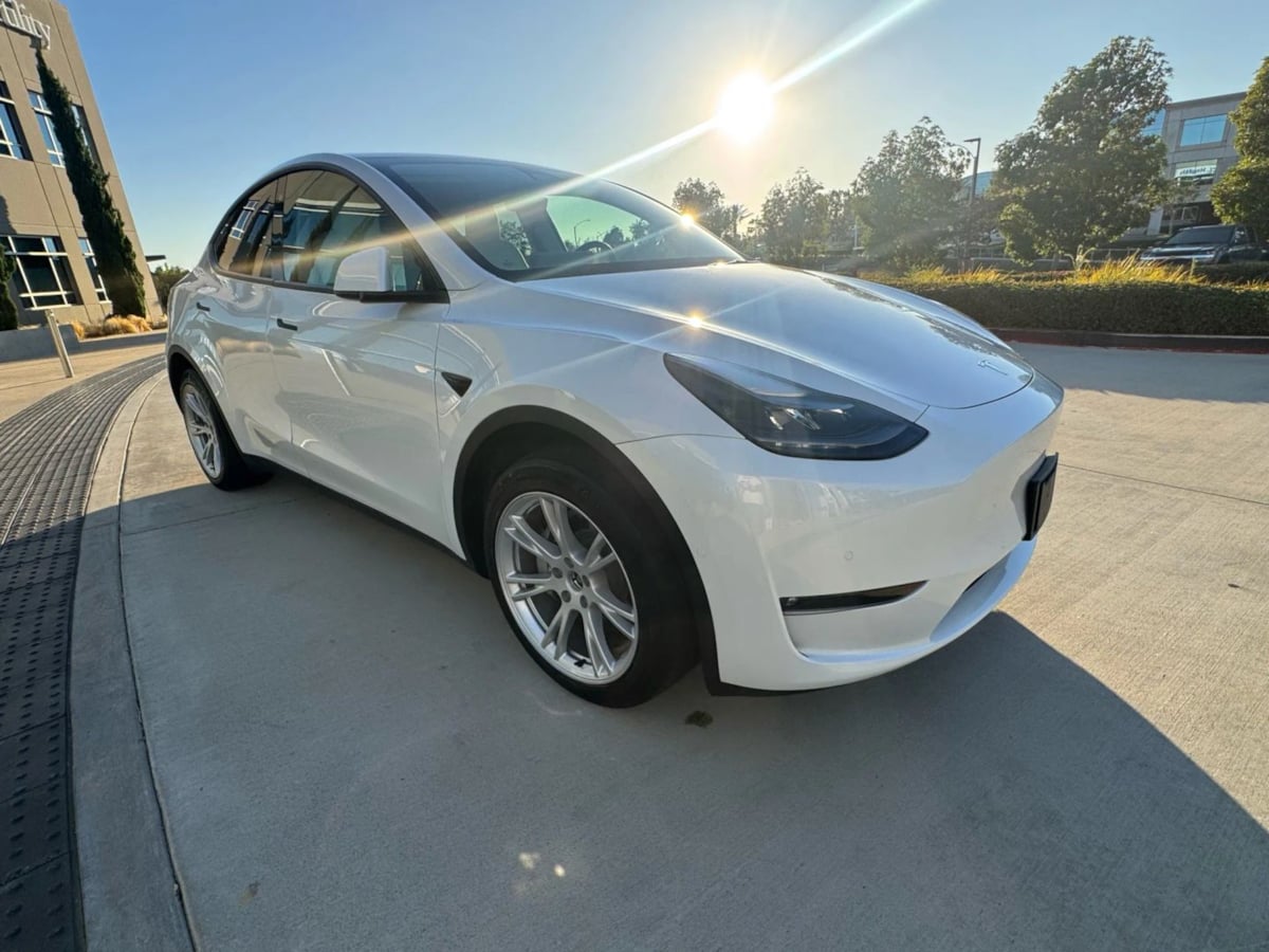 2022 Tesla Model Y Long Range photo 3